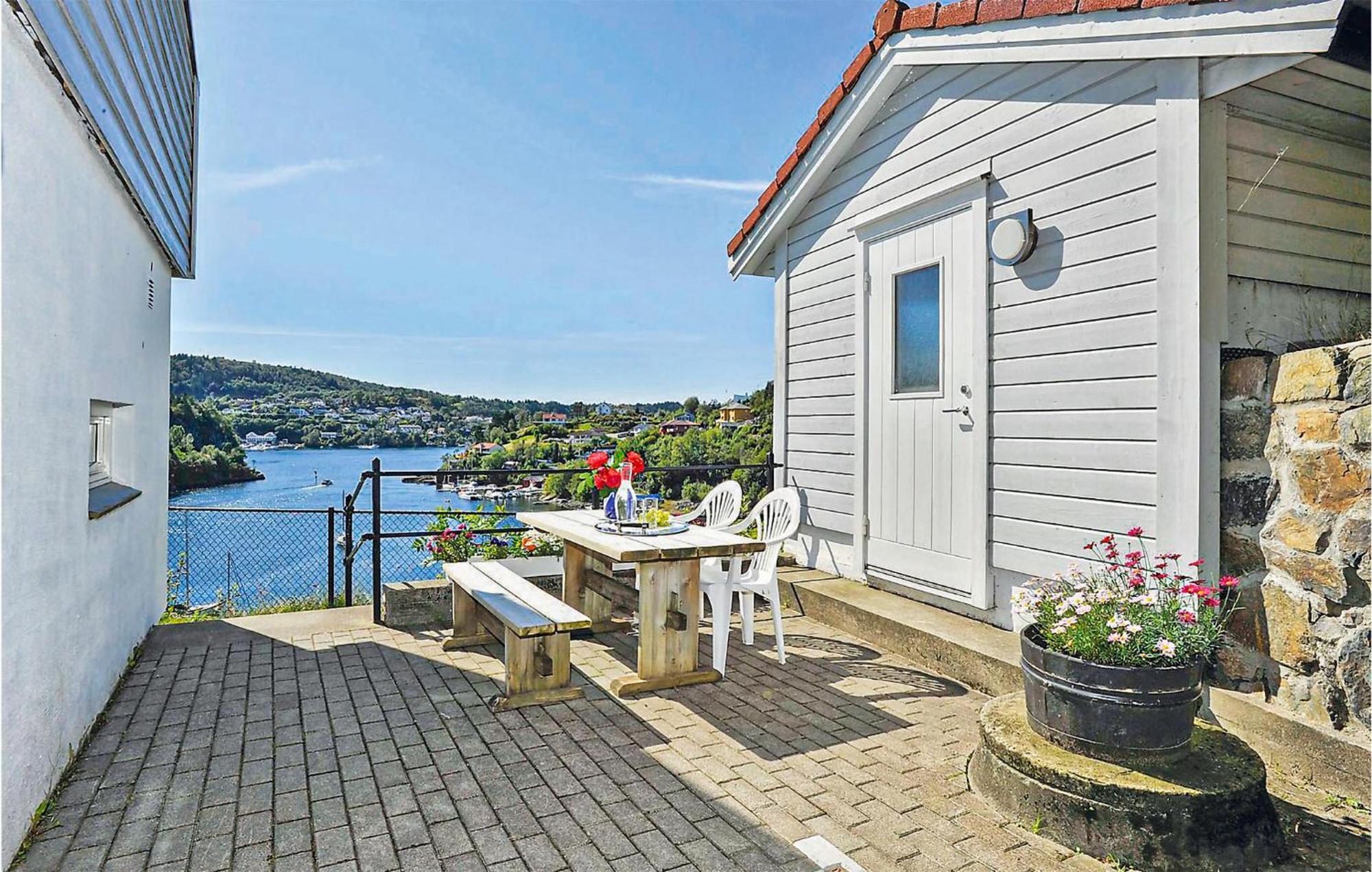 Cozy Apartment In Straumsgrend With Kitchen Bergen Esterno foto