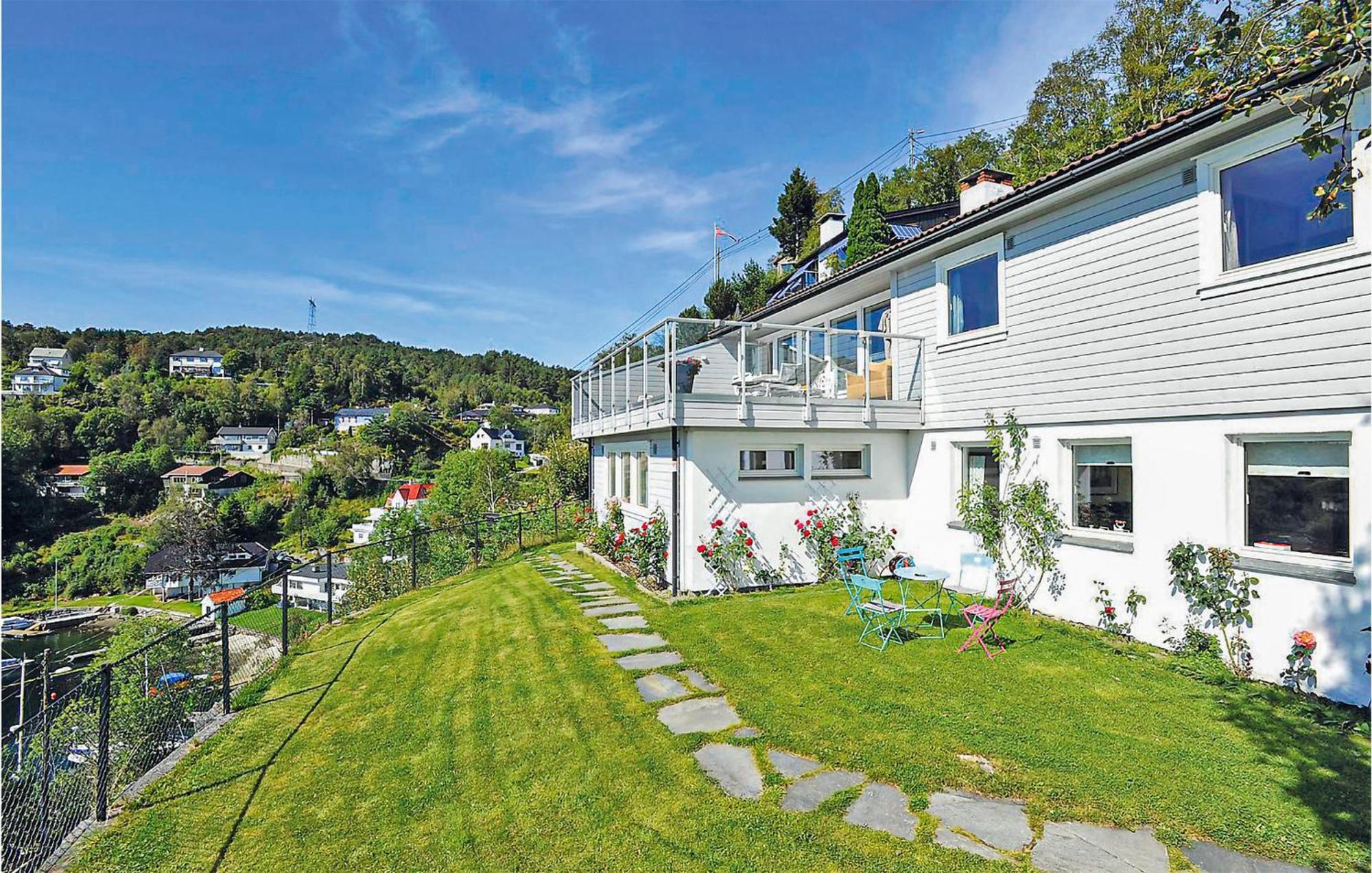 Cozy Apartment In Straumsgrend With Kitchen Bergen Esterno foto